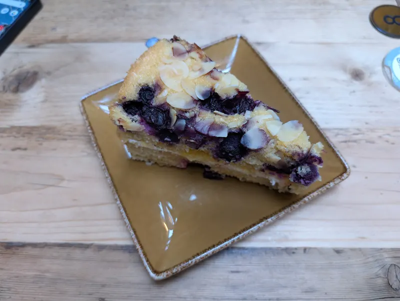 Blaubeerkuchen auf einem Teller