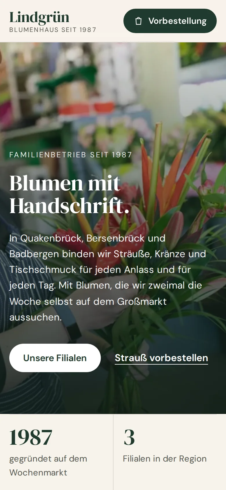 Helle Website eines Blumenhauses auf dem Handy